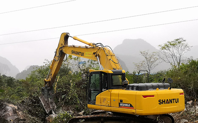 Se245lc-9 Na'ura mai aiki da karfin ruwa Excavator Don Gina Hanya A Guangxi