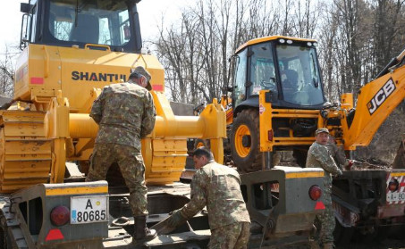 Shantui चे Dh16k #bulldozer, एक स्टार उत्पादन, रोमानियामध्ये "हुओ शेन शान" रुग्णालयाच्या बांधकामासाठी मदत करते