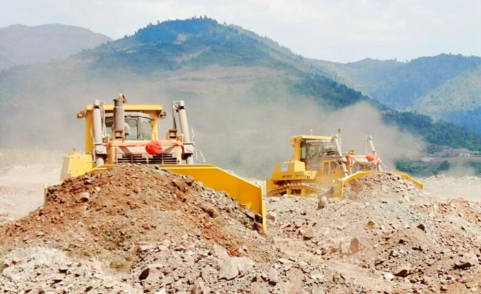 Shantui Sd60-c5 Bulldozer Daya Kuda Dhuwur Ngedongkrak Pertambangan Ing Yunnan