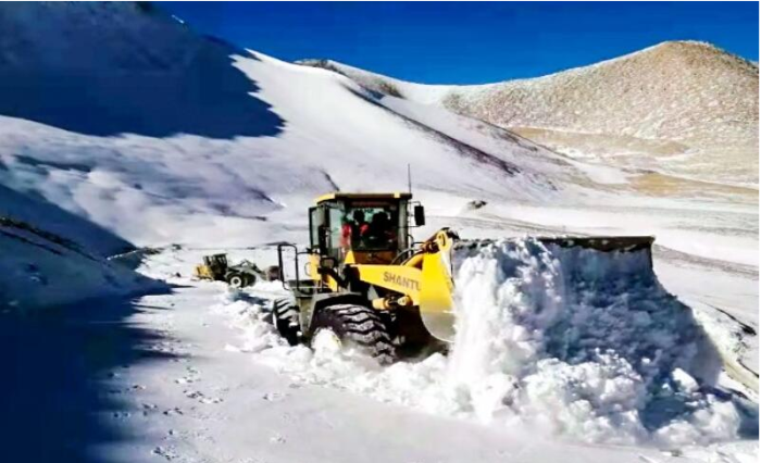 Пагрузчыкі Shantui павялічваюць уборку снегу з шашы ў Еўропе