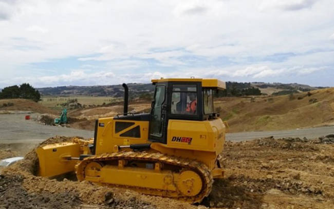 DH13C2 hydrostatic bulldozer for earthwork transport operation in New Zealand