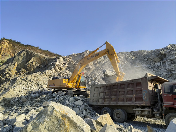 Shantui SE370LC excavator works on a mining site in Eritrea