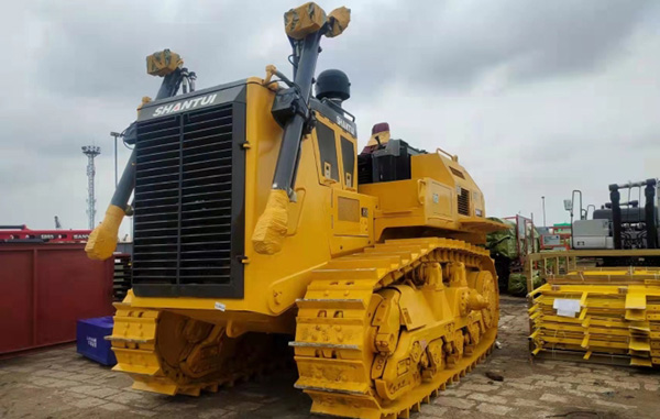 Éischt High-Horsepower Bulldozer geschéckt fir Batchbestellung am Ostafrikanesche Maart