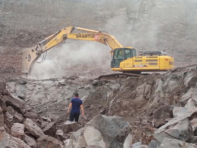 Escavadeira Se370lc-9 para construção de túnel de cascalho em uma grande mina em Fuling, Chongqing